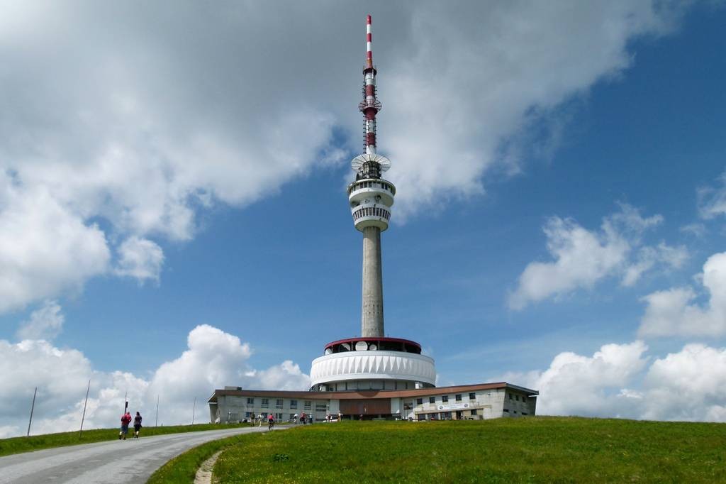 Pradìd-nejvyí hora Moravy-1492m.n.m.+162m vysílaè-nejvyí bod ÈR